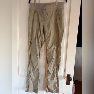 The North Face Aphrodite Light Tan Cargo Pants Medium